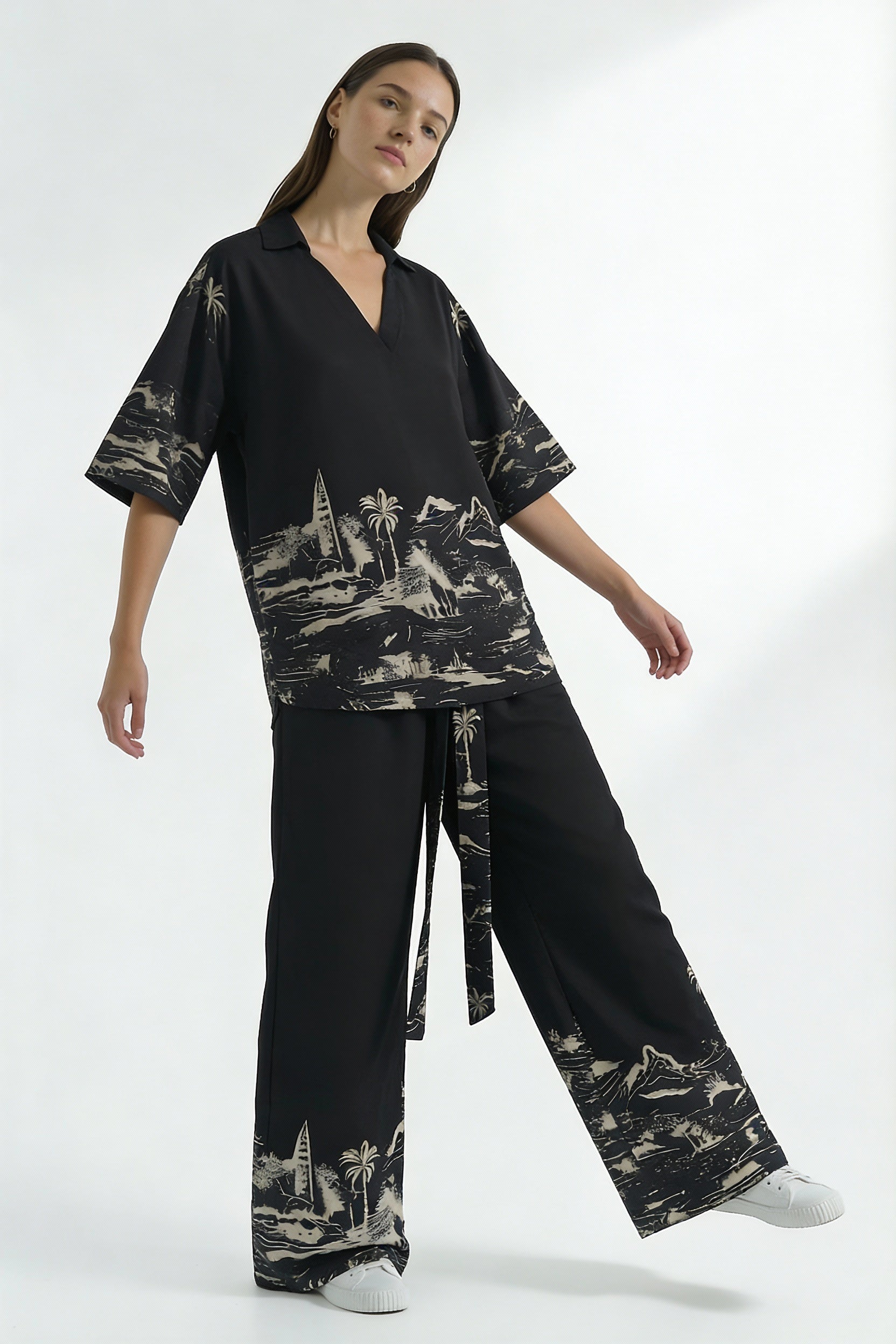 Wayfarer Resort Top Black