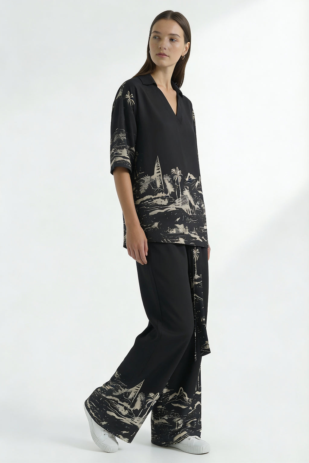 Wayfarer Resort Top Black