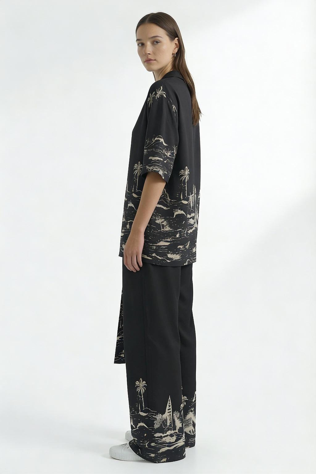 Wayfarer Resort Top Black